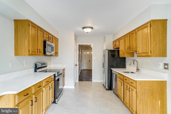 Building Photo - 2131 Kings Mill Ct