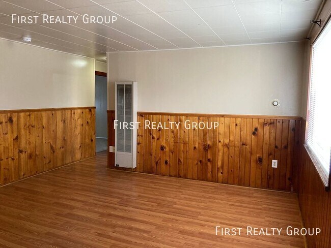 Building Photo - 425 S Main St