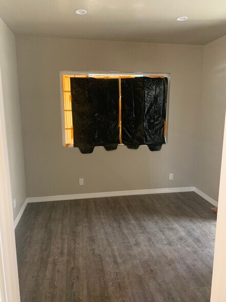 Bedroom - 6117 S Victoria Ave