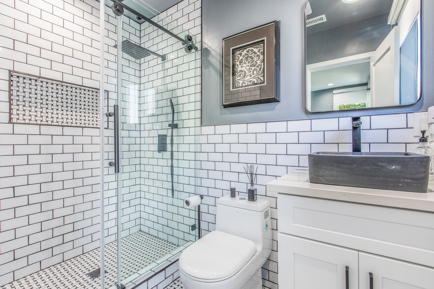 Second Bathroom - 1207 Greenacre Ave