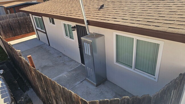 Building Photo - 691 Graves Ave