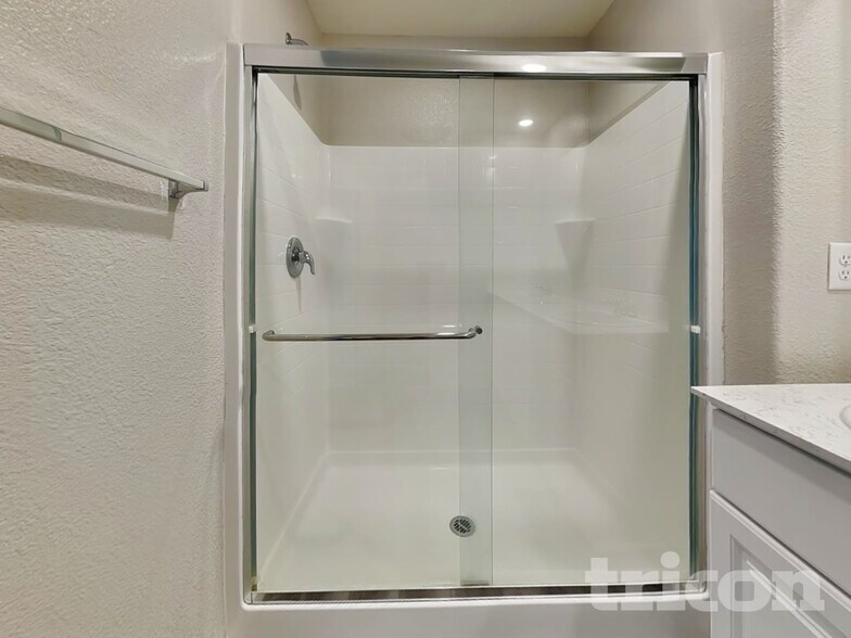 Building Photo - 8941 Elk Ravine Dr