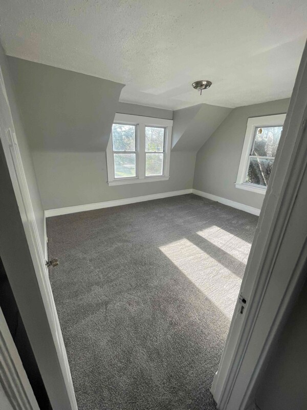 Building Photo - 602 E 99th St