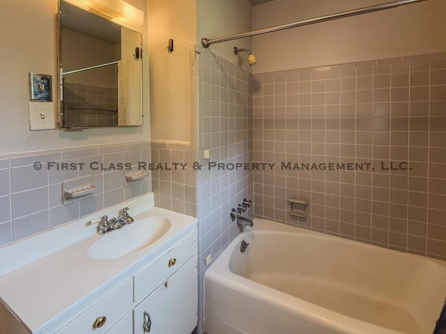 Building Photo - 500 Ashworth Rd