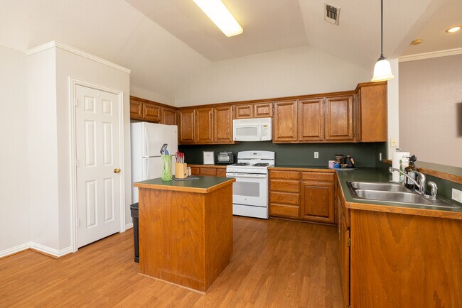 Building Photo - 2524 Coffey Dr