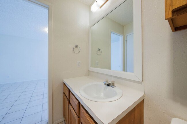 Building Photo - 8810 Piney Point Dr