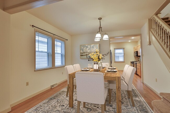 Building Photo - 1104 Elm St