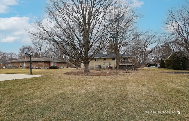 Building Photo - 15417 W Fair Ln