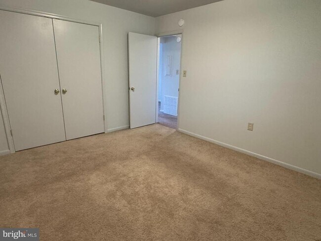 Building Photo - 3876 Shadywood Dr