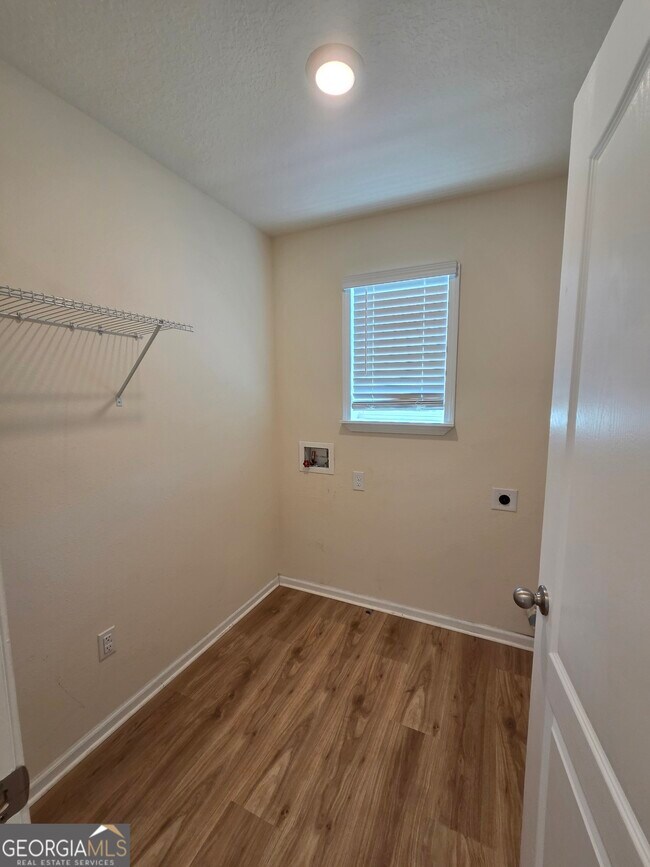 Building Photo - 152 Ashwood Cir