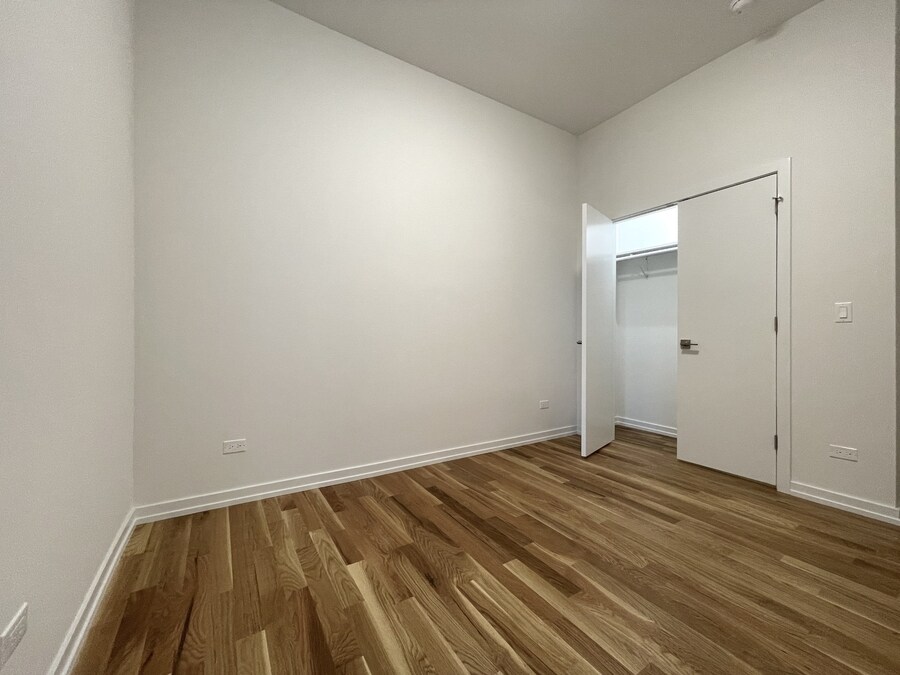 Building Photo - 822 N Winchester Ave