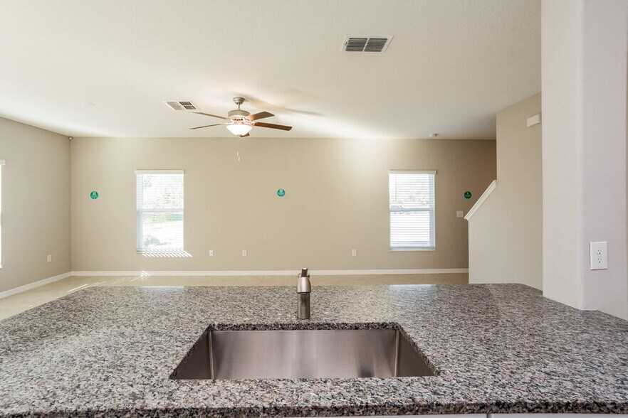 Building Photo - 7211 Spring Snowflake Ave