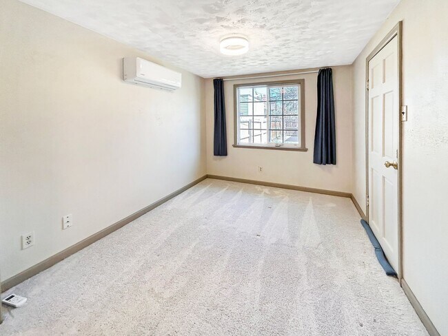 Building Photo - $0 DEPOSIT OPTION. CHARMING 3 BEDROOM WITH FENCED IN YARD AND DETACHED GARAGE IN DENVER'S BERKELE...