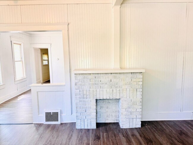 Building Photo - 924 Ansel Rd