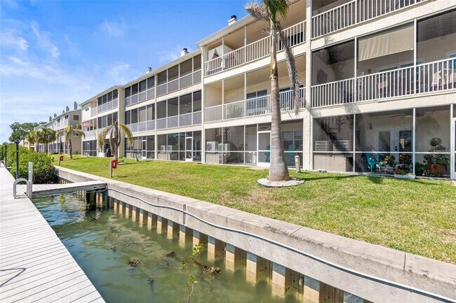 Building Photo - 1109 Pinellas Bayway S