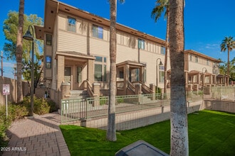 Building Photo - 738 S Beck Ave