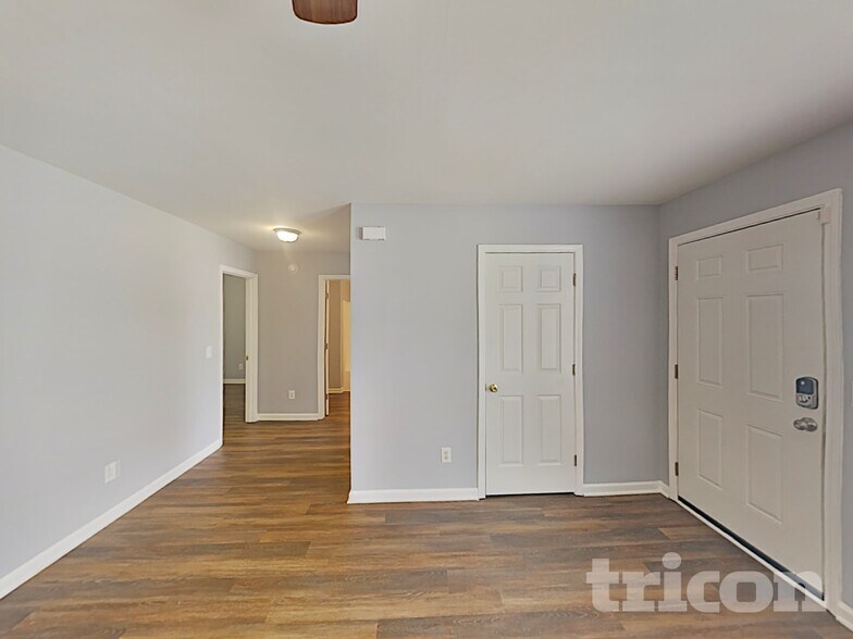 Building Photo - 201 Trowbridge Rd