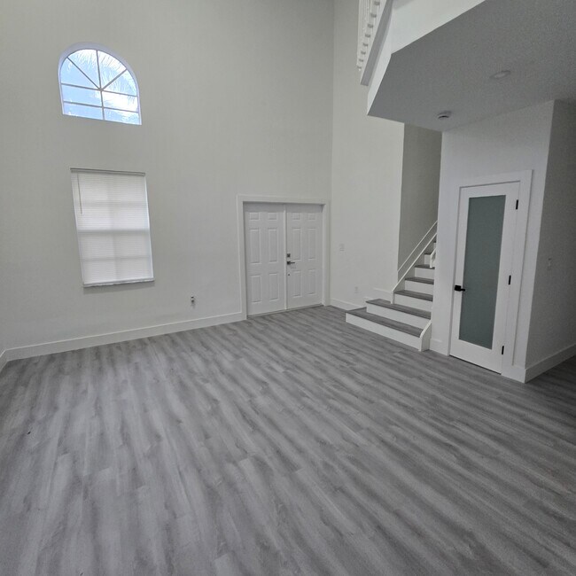 Building Photo - 4276 NE 26th Ct