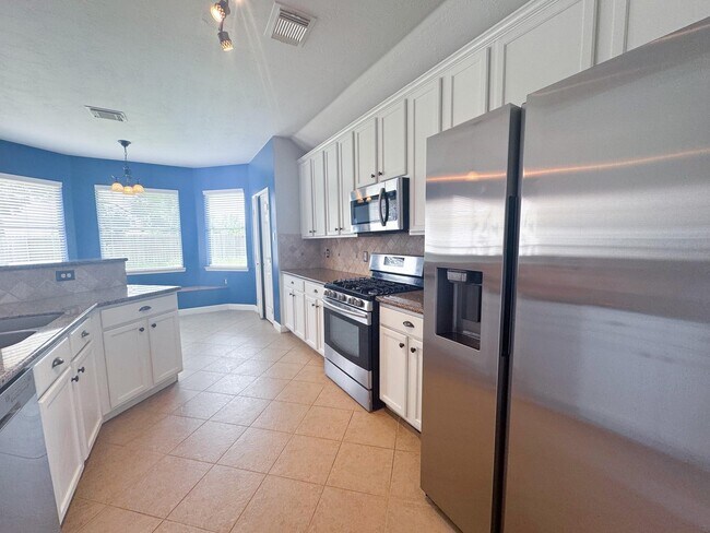 Building Photo - 19410 Bear Springs Dr