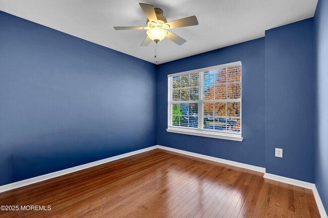 Building Photo - 11 Saratoga Ct