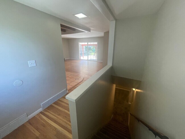 Building Photo - 550 E 250 N