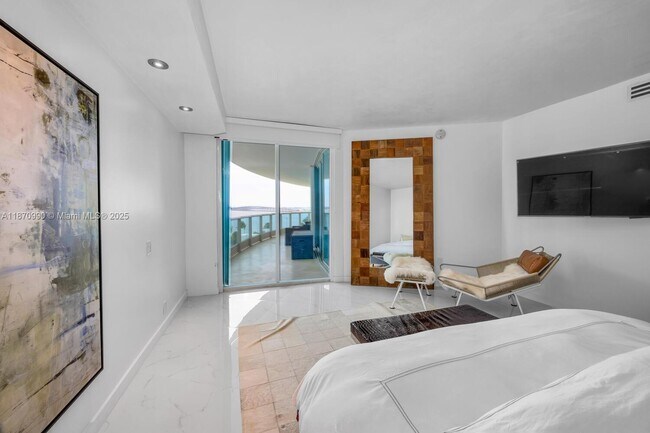 Building Photo - 2127 Brickell Ave