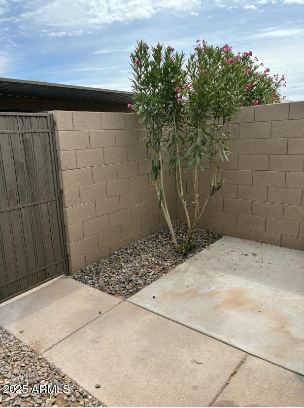 Building Photo - 157 W Inglewood St