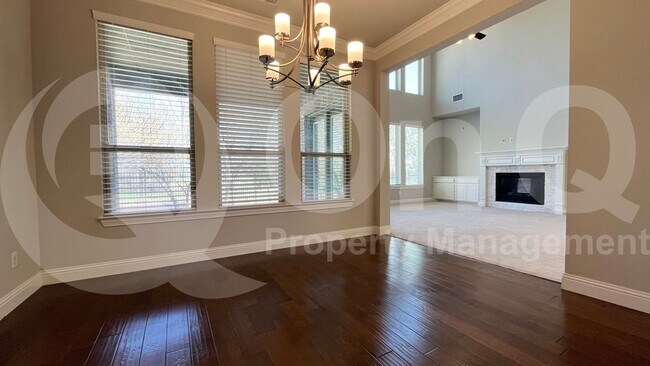 Building Photo - 7005 Golf Club Dr