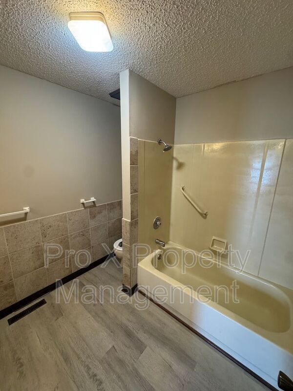 Building Photo - 753 S Campbell Ave