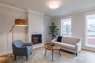 Building Photo - 105 W Court St