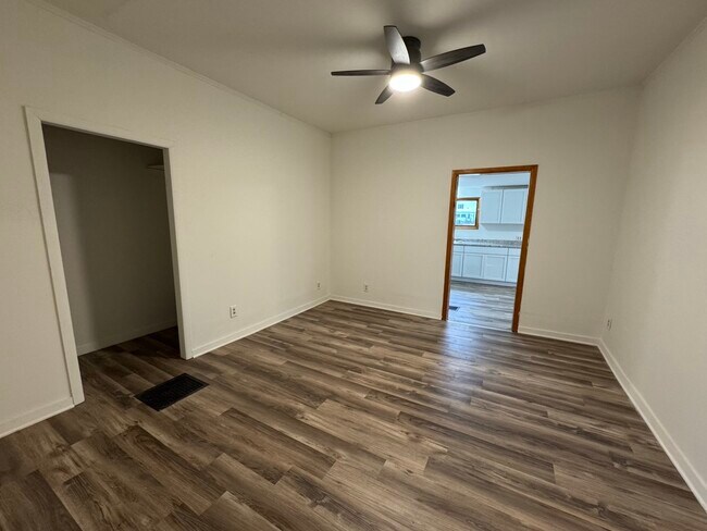 Building Photo - 309 N 9th St