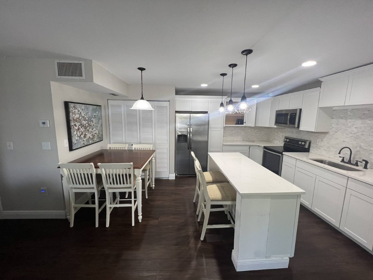 Building Photo - 1258 Pine Ridge Cir W