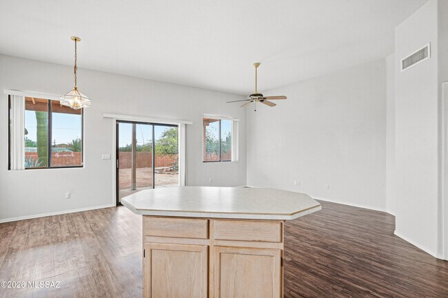 Building Photo - 1342 W Hopbush Way