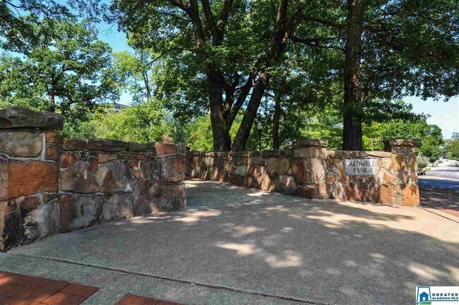 Building Photo - 2600 Highland Ave