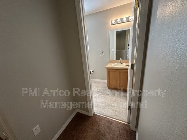 Building Photo - 6955 Lake Eaglebrooke Dr