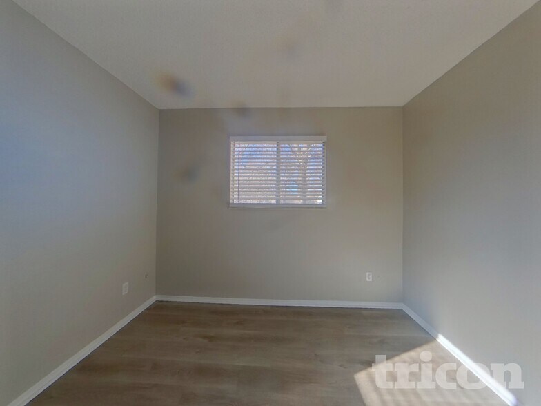 Building Photo - 2240 27th Ave Ct