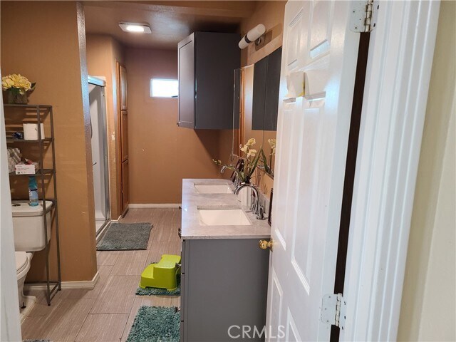 Building Photo - 11685 Holmes Ave