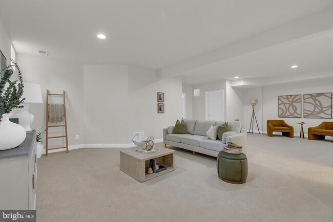 Building Photo - 42706 Chisholm Dr