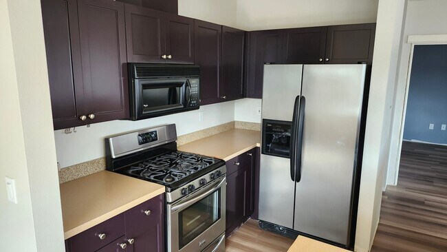 Building Photo - Lake Union View Condo 2 bed Avail 10/1