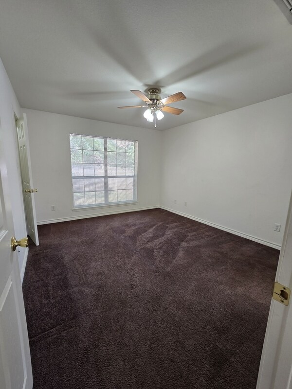 Building Photo - 634 Canada St