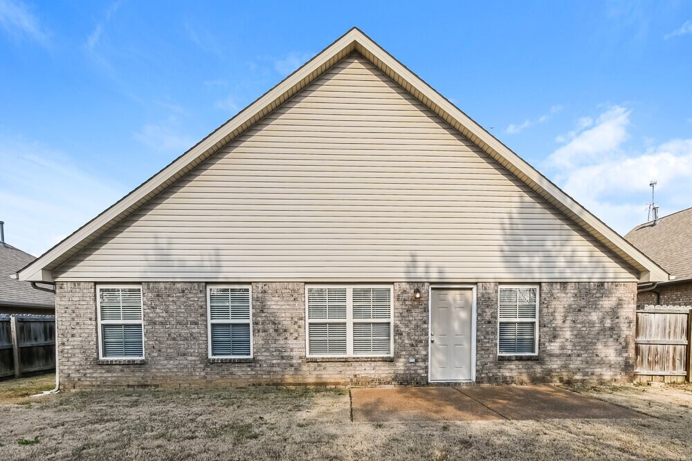 Building Photo - 2915 S Hartland
