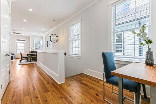 Building Photo - 1220 Carondelet St