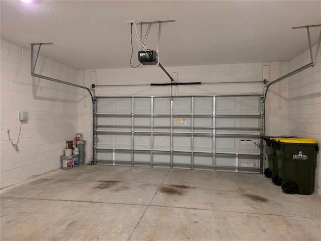 Building Photo - 2865 High Pointe St