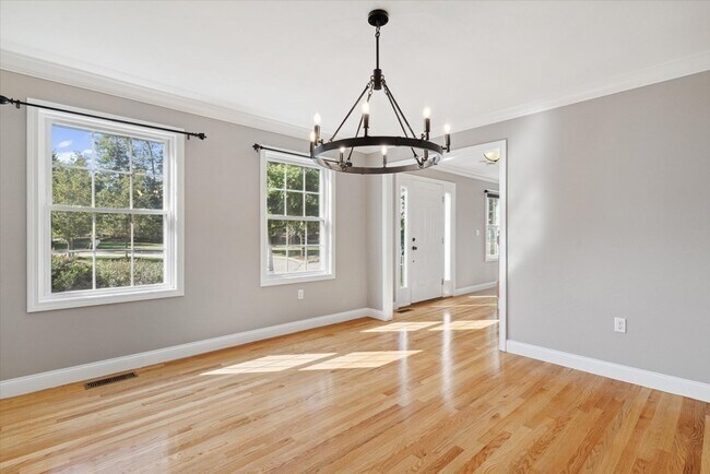 Building Photo - 19 Benjamin Ln