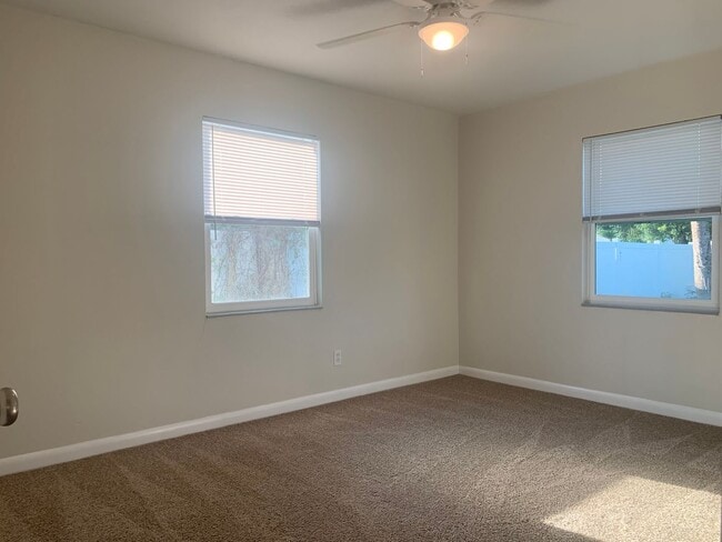 Building Photo - 2  Bedroom Single Family Home