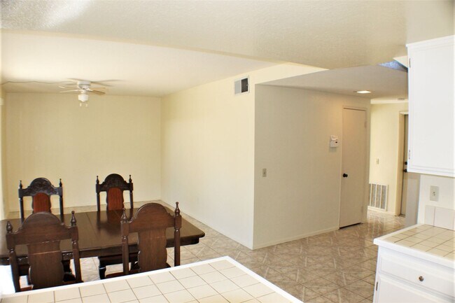 Building Photo - 25740 Rosebay Ct