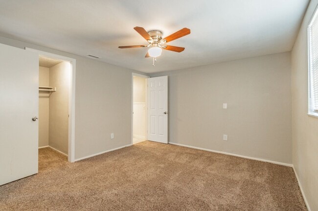 Building Photo - 3/2/1 in Port Richey