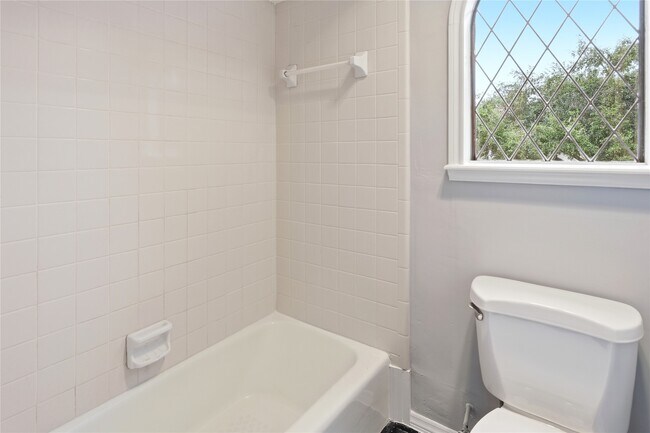 Building Photo - 11507 Del Monte Dr