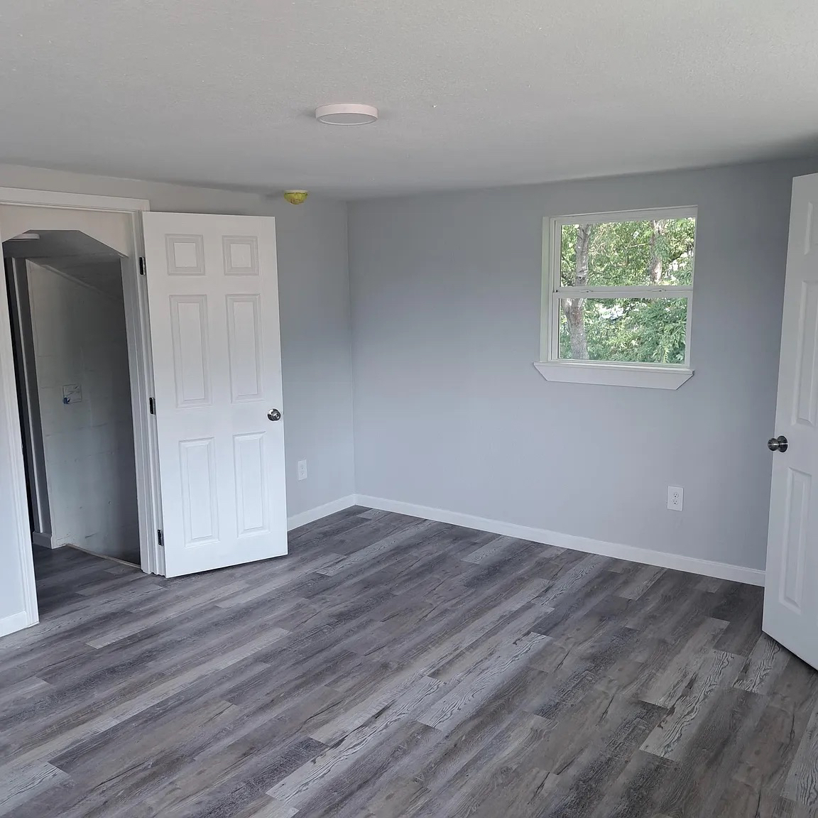 Building Photo - Room in House on Hicks Ave
