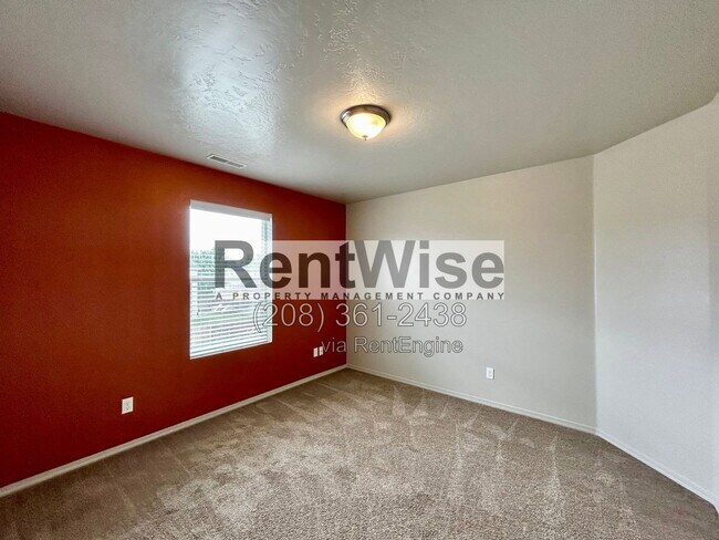 Building Photo - 119 E Walcott Lake Dr